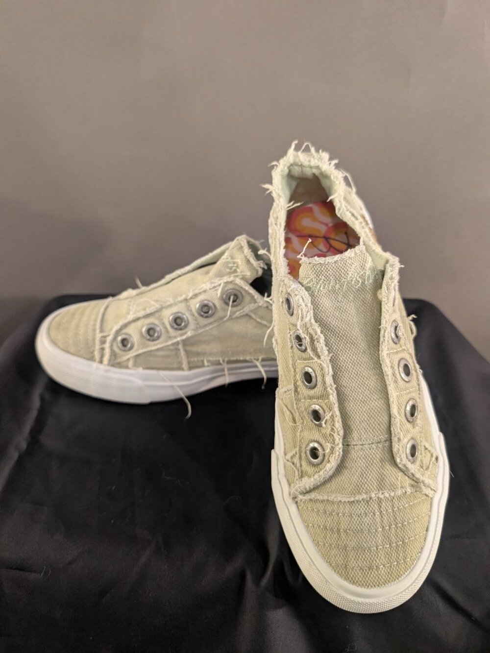 Blowfish Malibu Play Sneakers Women's 7.5 Sage Green Slip On Frayed Canvas